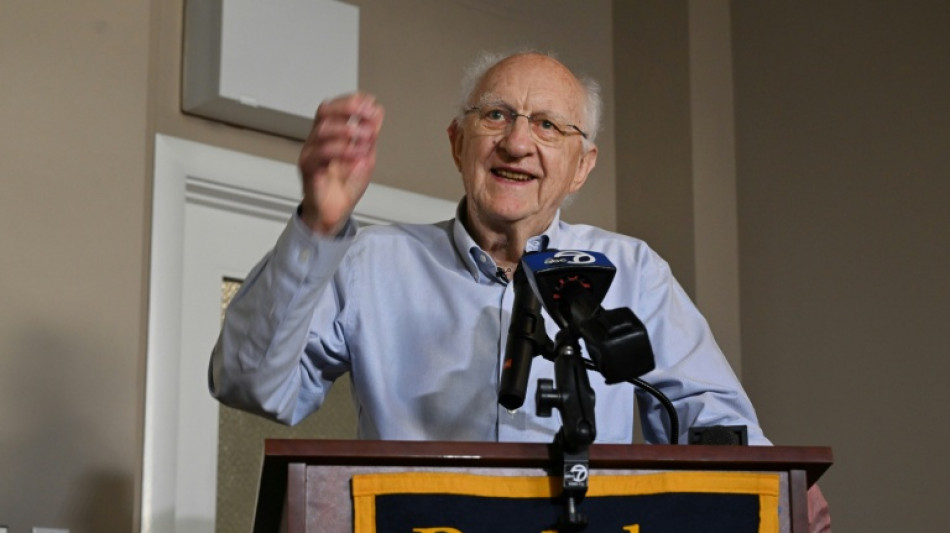 Ganhador do Nobel de Física diz que cortes de Trump 'paralisarão' pesquisas nos EUA