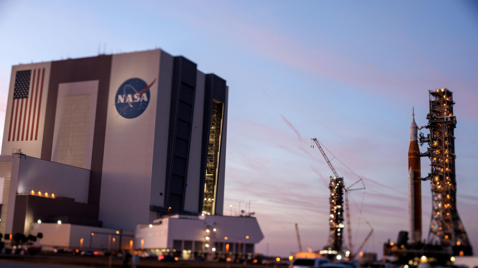 Luna, iniziano i lavori di riparazione sul razzo della missione Artemis II