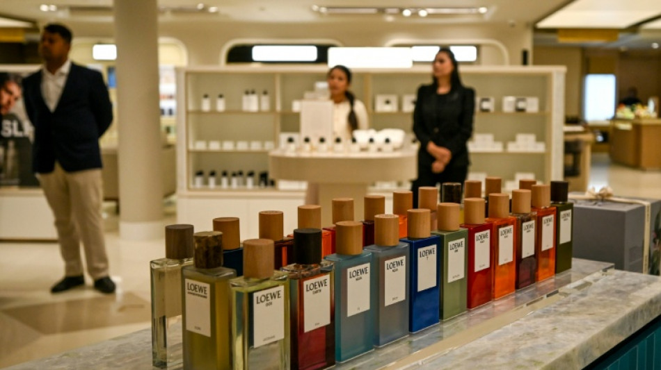 Zollbeamte in Stralsund entdecken zehntausende Flacons mit gef&auml;lschtem Parfum