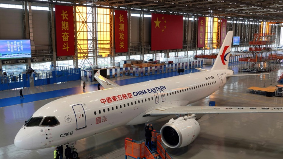 China realiza primera entrega de un avi&oacute;n de pasajeros de fabricaci&oacute;n propia