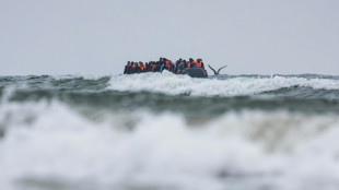 El pacto entre Francia y Reino Unido atormenta a los migrantes, sin frenar las travesías