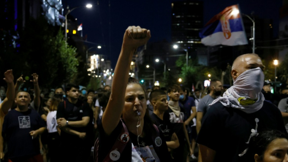 Erneut Zusammenstöße bei Protesten in Serbien - Dutzende Verletzte und Festnahmen