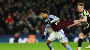 Kamara, do Aston Villa, sofre les&atilde;o no joelho e vai desfalcar a Fran&ccedil;a na Eurocopa