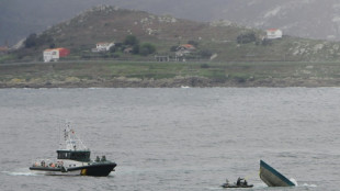 Un presunto narcosubmarino se parte en dos en las costas de Espa&ntilde;a