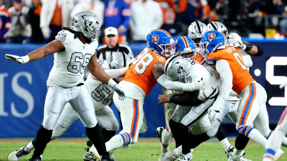 NFL-best Broncos edge Raiders to win seventh in a row