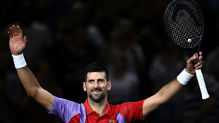 Djokovic vence argentino Etcheverry e vai &agrave; 2&ordf; rodada do Masters 1000 de Paris