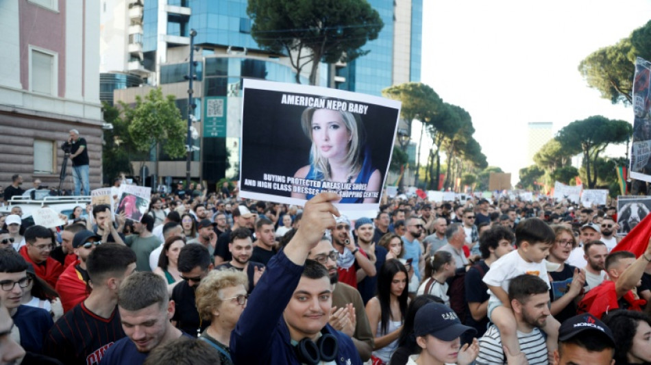 Miles de personas protestan en Albania contra el proyecto inmobiliario del yerno de Trump