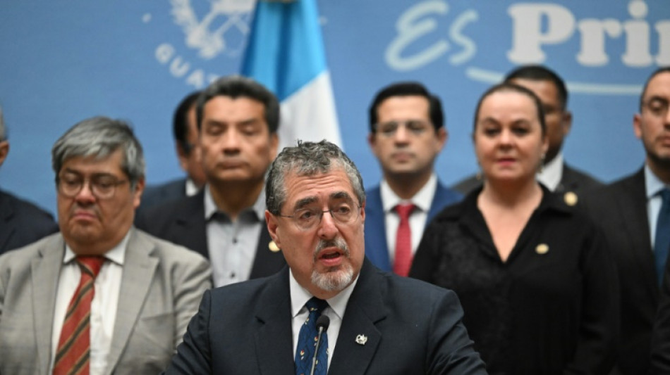 La Fiscal&iacute;a de Guatemala acusa a Ar&eacute;valo de "entregar" puertos a empresas chinas