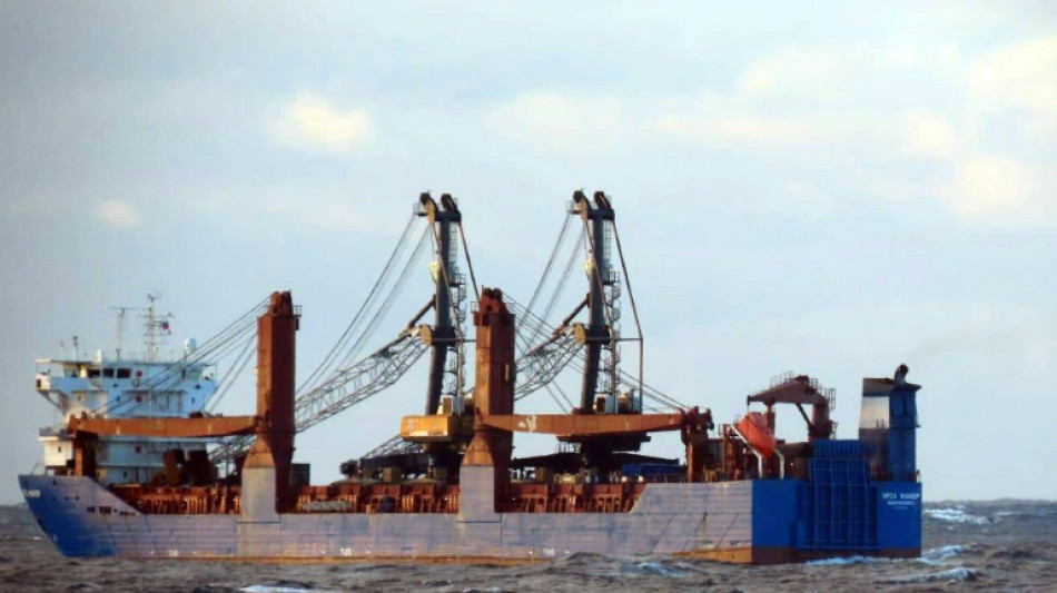 Dos tripulantes desaparecidos tras el naufragio de un carguero ruso frente a las costas espa&ntilde;olas