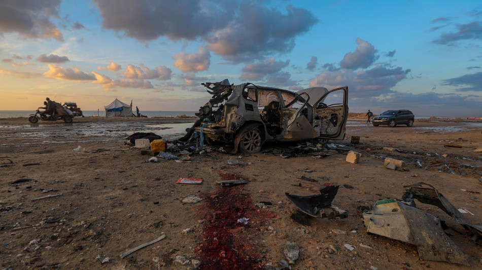 Al Jazeera, 'raid israeliano su un rifugio a Gaza, 6 morti'