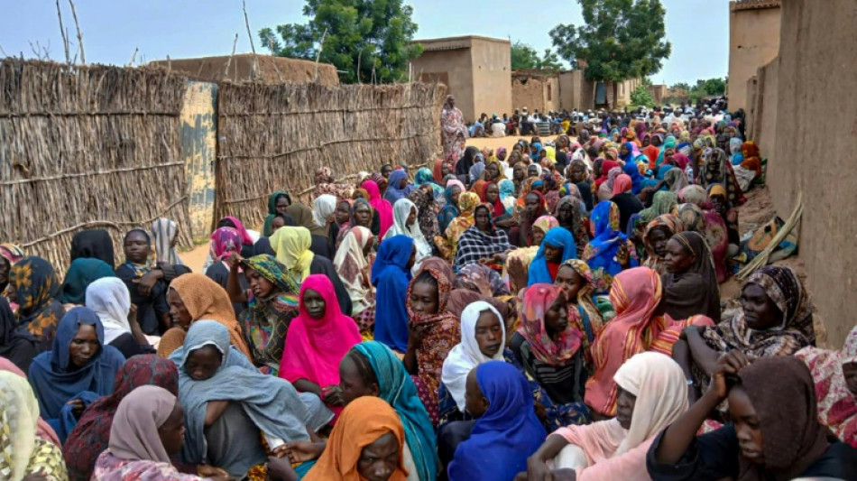 Paramilitares dizem controlar cidade do Sud&atilde;o; ONU pede corredor humanit&aacute;rio