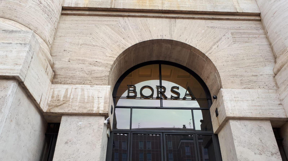 Borsa: Milano debole (-1%) con le banche, resta in corsa Leonardo