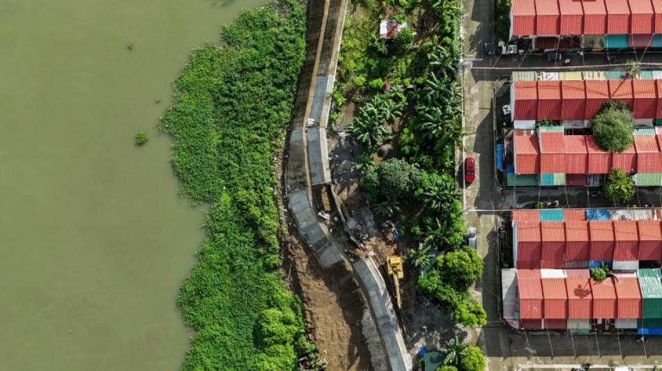 Aux Philippines, la corruption autour des digues "fantômes" fait des vagues