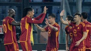 Roma resiste com dez e elimina Milan na Liga Europa; Leverkusen tamb&eacute;m avan&ccedil;a &agrave;s semis