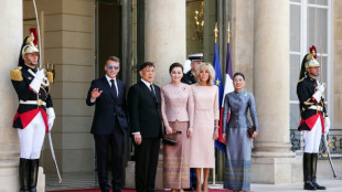 Macron empf&auml;ngt thail&auml;ndischen K&ouml;nig in Paris