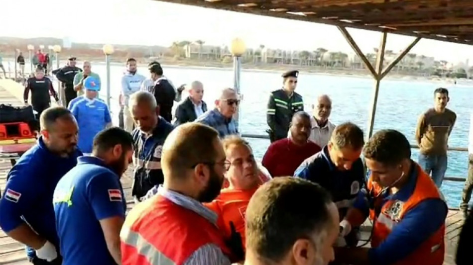Cuatro cuerpos y cinco sobrevivientes tras el naufragio de un barco tur&iacute;stico en Egipto