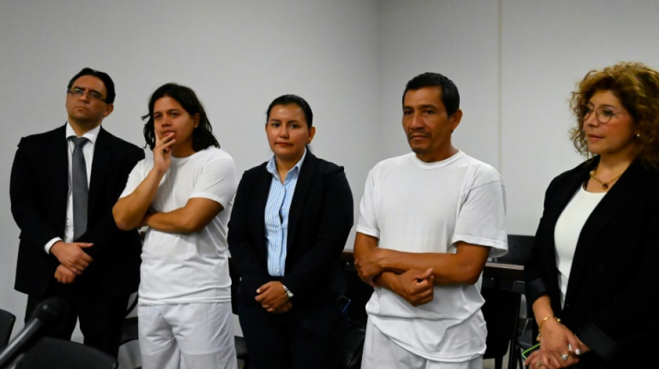 La justicia salvadoreña ordena mantener en prisión a un abogado ambientalista y a un pastor