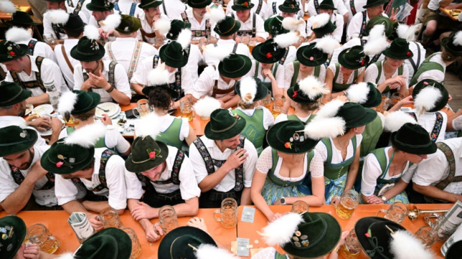 "O'zapft is" - Münchens Oberbürgermeister Reiter eröffnet 190. Oktoberfest