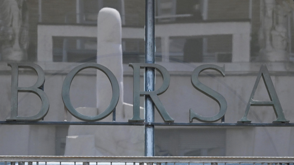 Borsa: Milano riduce il calo (-1,6%) con Prysmian, banche e Stellantis