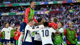 Inglaterra bate Su&iacute;&ccedil;a nos p&ecirc;naltis e vai &agrave; semifinal da Eurocopa