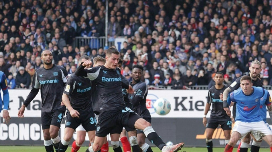 Leverkusen vence lanterna Kiel e fica provisoriamente a 5 pontos do l&iacute;der Bayern