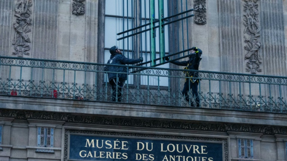 Louvre instala grade na janela por onde os ladr&otilde;es entraram