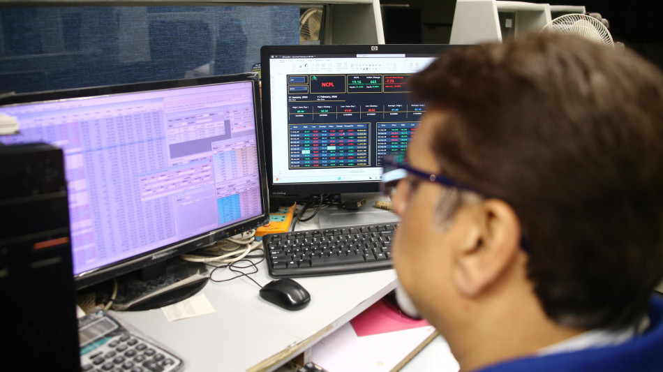 Borsa: Milano in cauto rialzo, Ftse Mib +0,17%