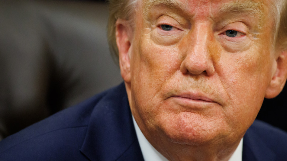 Trump cala ancora nei sondaggi, il consenso degli americani al 29%