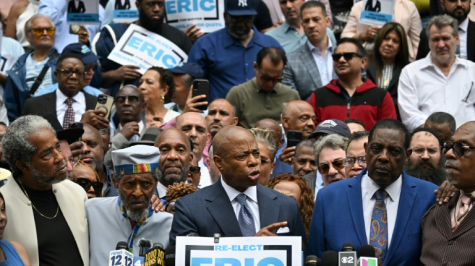 Alcalde de Nueva York anuncia su candidatura a la reelección con dardos a rival Mamdani