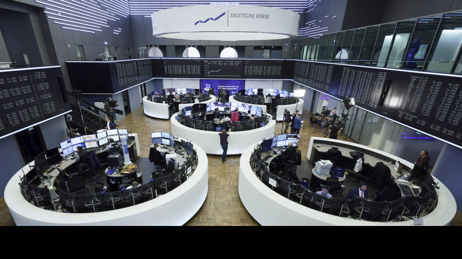 Borsa: l'Europa si muove cauta, Milano sale con Stellantis