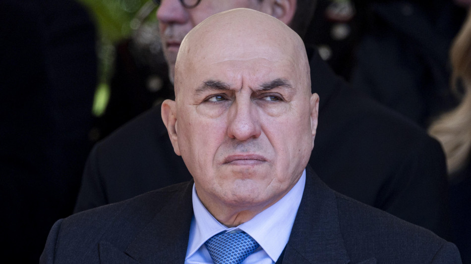 Crosetto, 'magistratura non sia al fianco o contro classe politica'