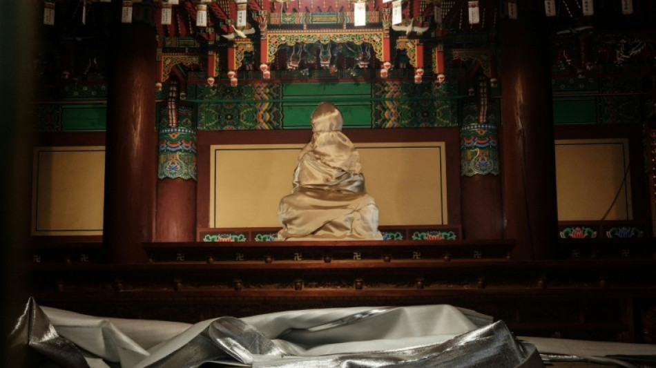 Coreia do Sul salva tesouros budistas de incêndios florestais que ameaçam templos