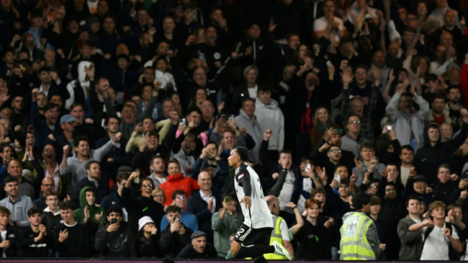 Tottenham perde para Fulham nos p&ecirc;naltis e &eacute; eliminado da Copa da Liga Inglesa