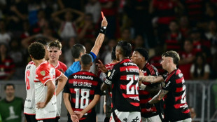 Conmebol reconhece erro de arbitragem na expuls&atilde;o de Plata contra o Estudiantes