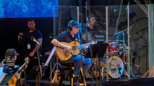 Cubano Silvio Rodr&iacute;guez inicia gira latinoamericana con emotivo concierto en La Habana 