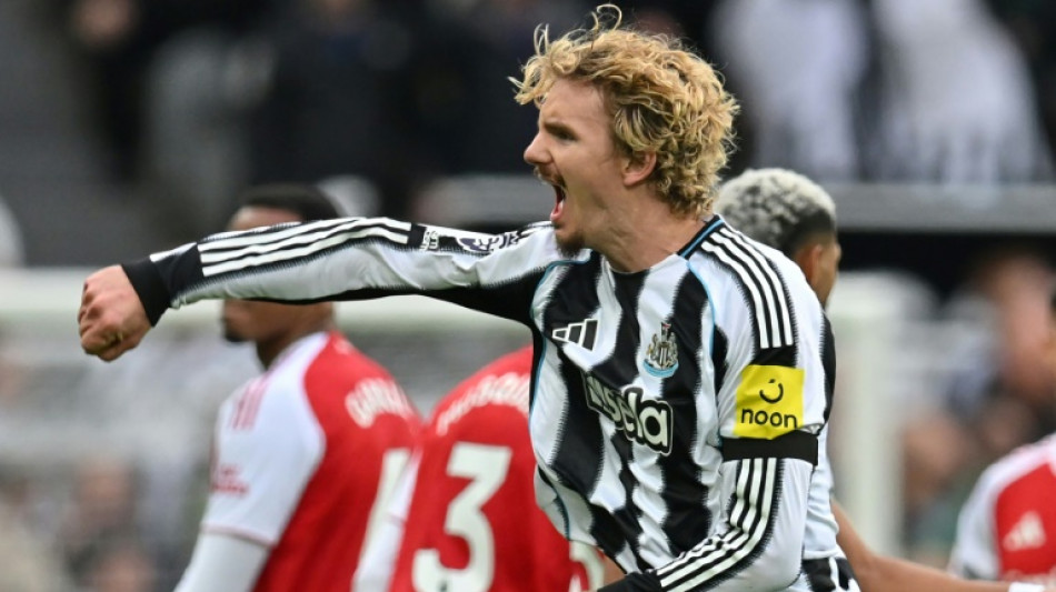 Howe blasts irrelevant criticism of Woltemade after 'idiot' jibe