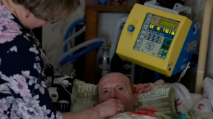 Una mujer ucraniana lucha por la vida de su esposo en medio de los apagones