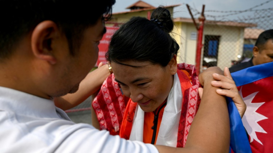 L'alpiniste n&eacute;palaise qui a battu le record d'ascension de l'Everest veut montrer le talent des guides de son pays