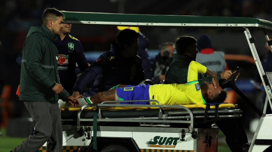 Neymar sofre ruptura do ligamento cruzado e do menisco e passar&aacute; por cirugia