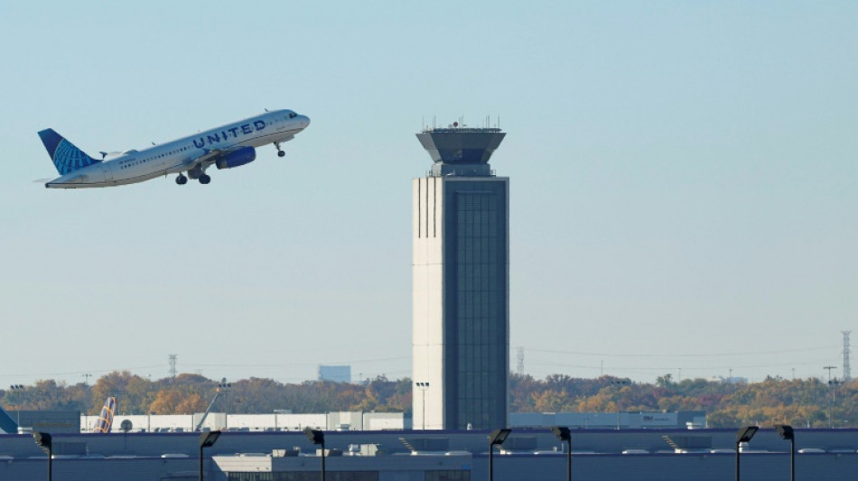 Paralysie budg&eacute;taire aux Etats-Unis: des milliers de vols annul&eacute;s, lueur d'espoir d'un d&eacute;blocage au S&eacute;nat