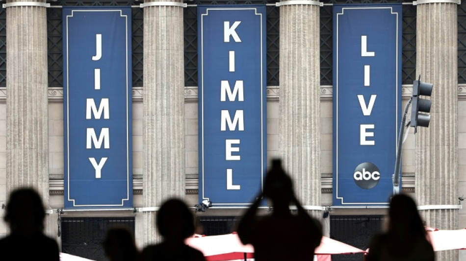 Gigantes de medios de EEUU ceden a presiones de Trump por cálculo económico