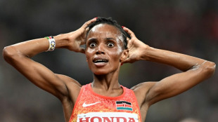 Chebet sella el doblete del fondo, María Pérez repite el de la marcha