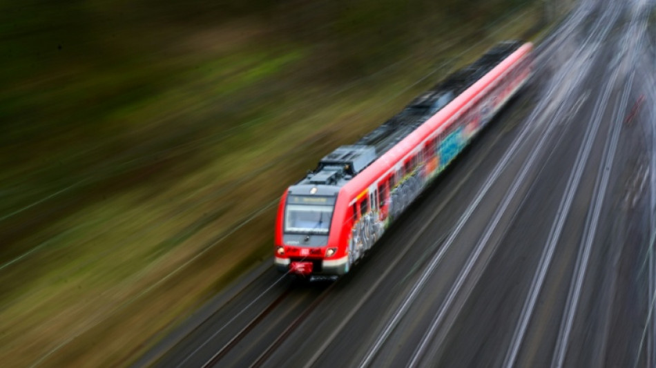 Liegen gebliebener Regionalzug mit 300 Passagieren in Bayern evakuiert