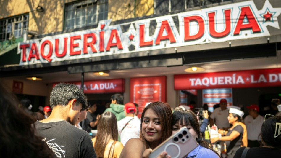 Una taquer&iacute;a en M&eacute;xico hace honor a Dua Lipa con ritmo y sabor para sus fans