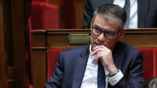 Novo governo da França rejeita sua primeira moção de censura