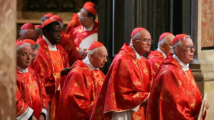 Cardenales se encierran en la Capilla Sixtina para elegir sucesor de Francisco