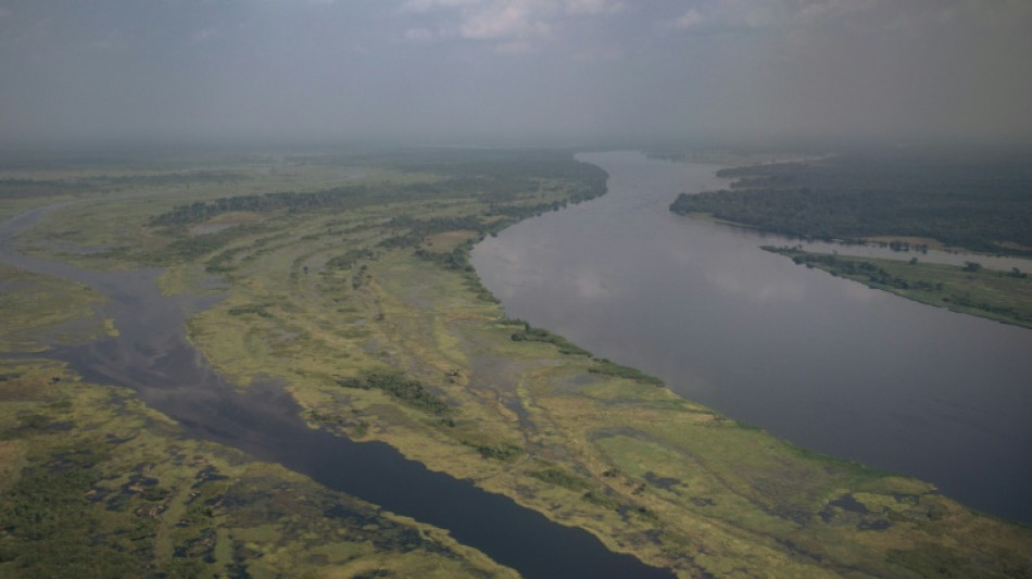 Número de mortos em incêndio em barco na RD Congo é rebaixado para 33