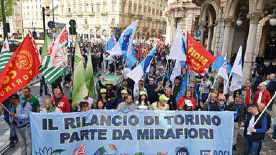 ++ Contratti di solidariet&agrave; per operai della 500e di Mirafiori +