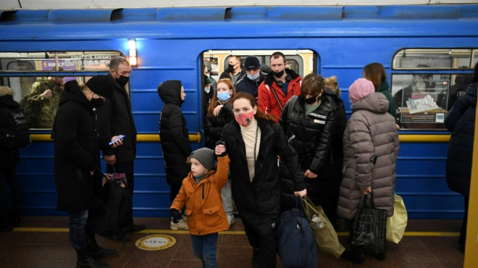 "Restez calmes!" L'Ukraine se r&eacute;veille au son des bombardements russes