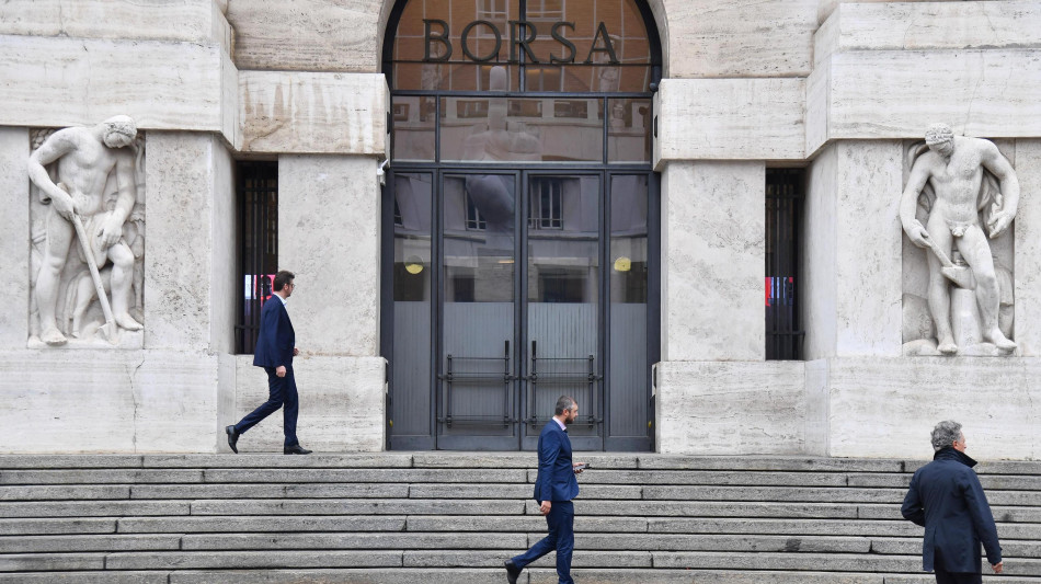 Borsa: Milano tiene con Prysmian e Leonardo, gi&ugrave; Campari